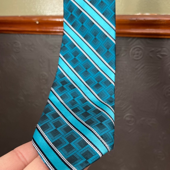 Newberry Boy Tie, Teal in color, Zip-up tie, EUC - Picture 3 of 9